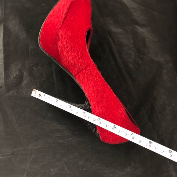Red Pumps - Picture 6 of 7